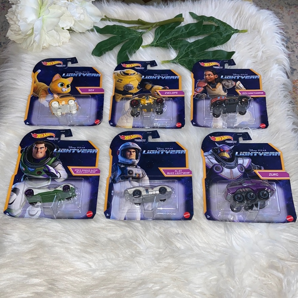 Hot Wheels Disney.PIXAR , LightYear Character Cars Bundle of 6 Cars